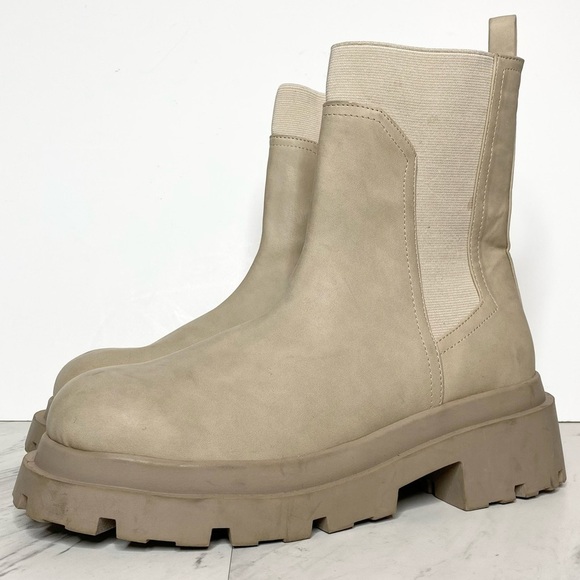 DV Dolce Vita Brody Neutral Chelsea Boot 10 - Picture 1 of 14